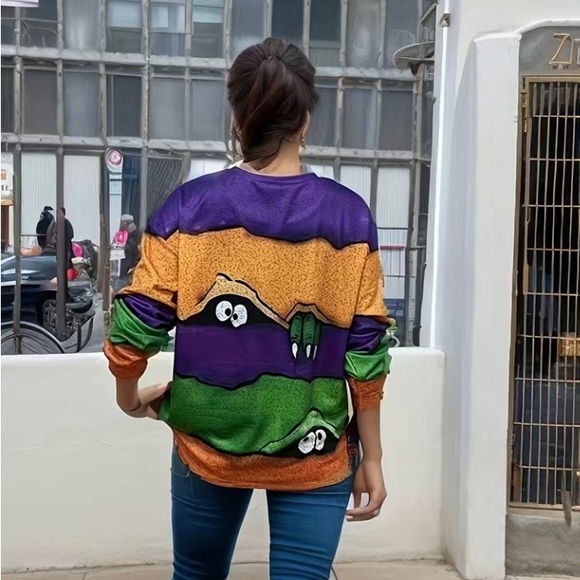 Woman’s Adorable Plus Size Peeking Monster Sweatshirt   Size: Various - Picture 4 of 5